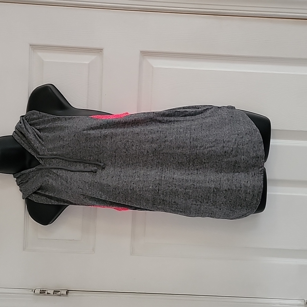 Sleevless top with hood